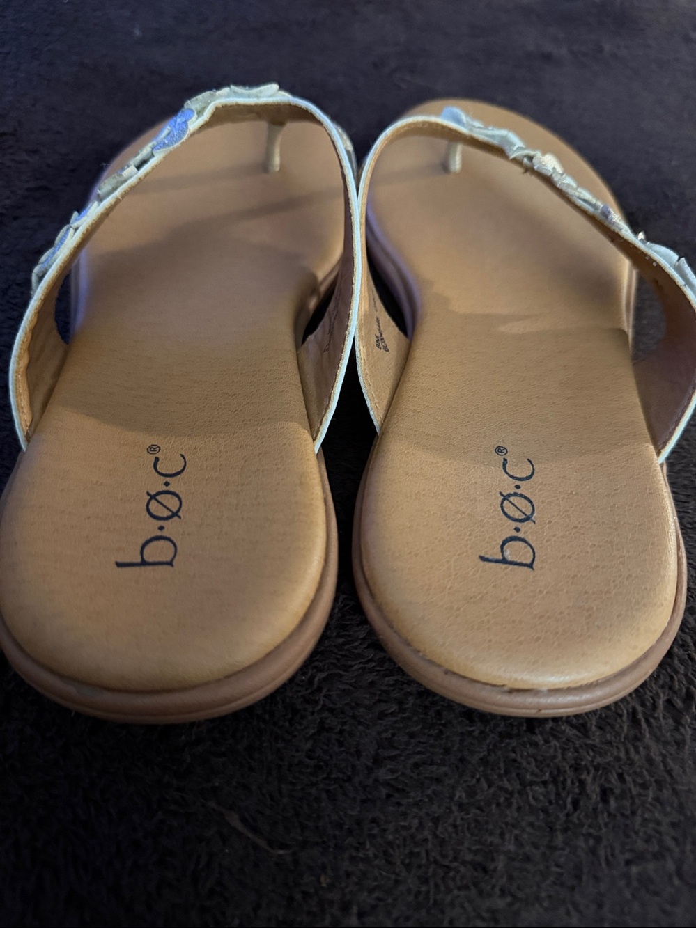 Like new BOC (boc) gold floral faux leather sandals (8M) - Picture 4 of 8
